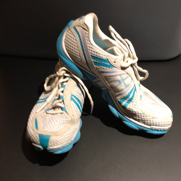 Brook’s shoes used- as is get a feee carbon38 bag - Picture 3 of 4